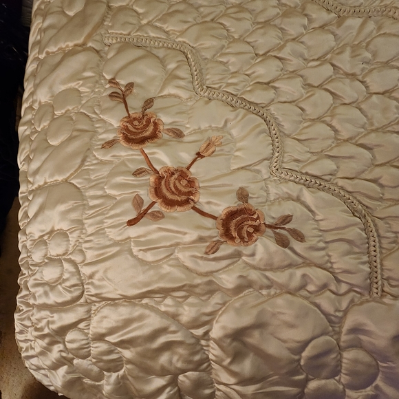 Vintage Embroidered Quilted Satin Bedspread, Pale Yellow, Queen - Picture 4 of 10